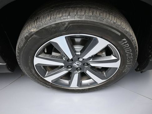 Certified 2023 Honda Pilot Touring image 13