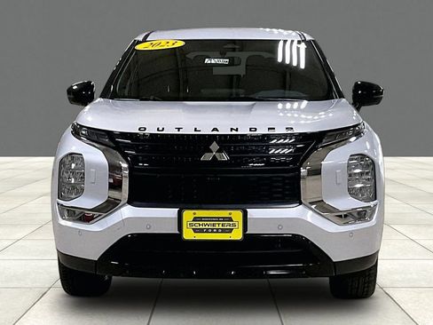 Used 2023 Mitsubishi Outlander SE AWD/4WD image 3