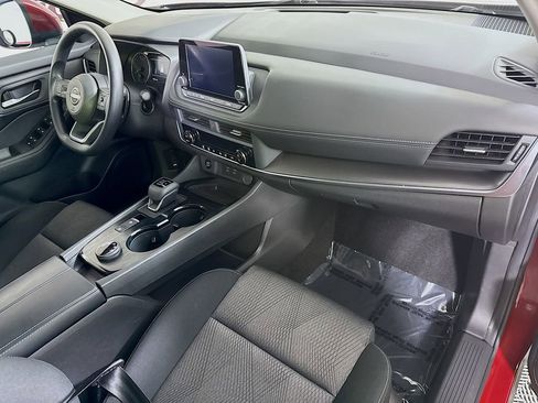 Certified 2024 Nissan Rogue SV image 32