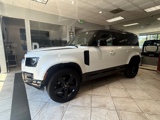 Used 2024 Land Rover Defender 110 X-Dynamic SE AWD/4WD image 5