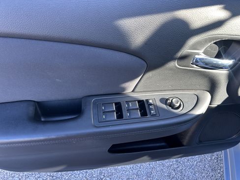 Used 2013 Chrysler 200 Touring FWD image 13