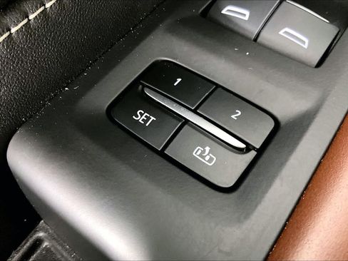 Used 2024 GMC Yukon Denali Ultimate AWD/4WD image 32