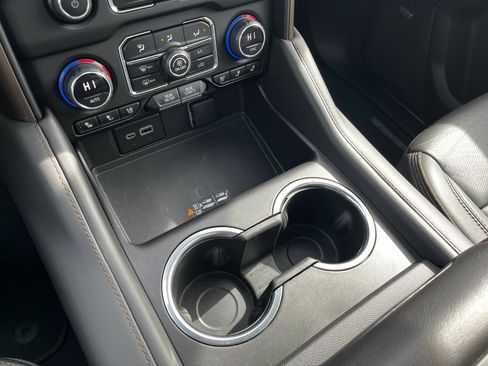 Used 2023 Chevrolet Suburban High Country image 34