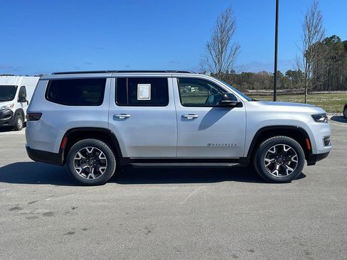 Used 2024 Jeep Wagoneer Series III image 8