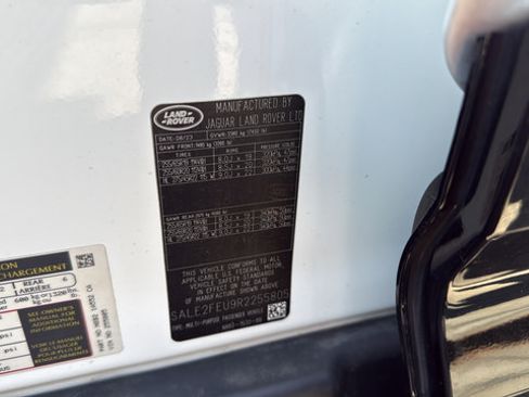 Used 2024 Land Rover Defender 130 X-Dynamic SE AWD/4WD image 33