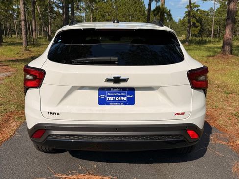 New 2026 Chevrolet Trax RS w/ Sunroof Package FWD image 4