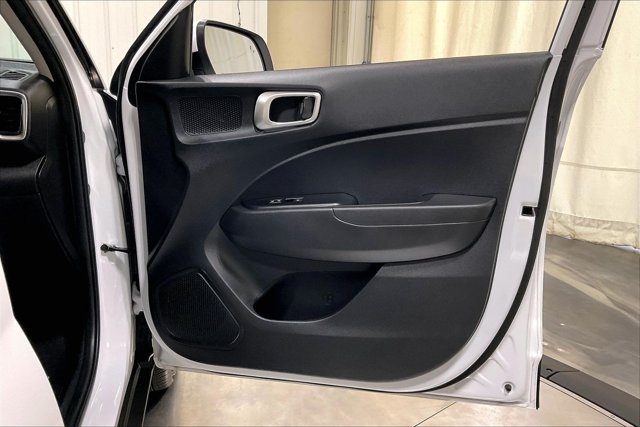 Used 2025 Hyundai Venue SEL FWD image 24