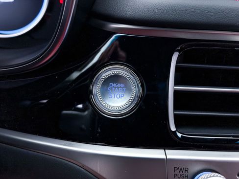 Used 2025 Genesis G70 3.3T Advanced w/ Sport Prestige Package image 29