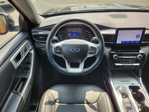 Used 2023 Ford Explorer Limited w/ Equipment Group 301A AWD/4WD image 13