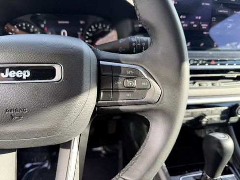 Used 2024 Jeep Compass Latitude image 17