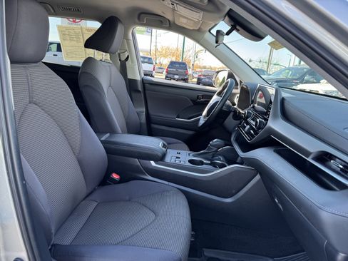 Used 2023 Toyota Highlander L image 38