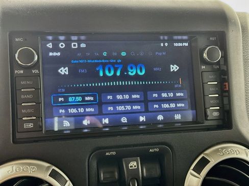 Used 2016 Jeep Wrangler Unlimited Sahara AWD/4WD image 15