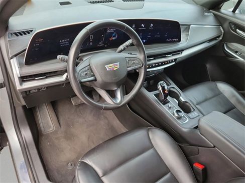 Used 2025 Cadillac XT4 Premium Luxury image 12