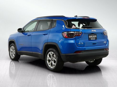 Used 2025 Jeep Compass Latitude AWD/4WD image 3