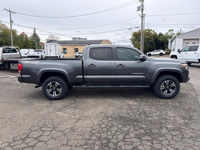 Used 2017 Toyota Tacoma TRD Sport w/ Exterior Package AWD/4WD image 5