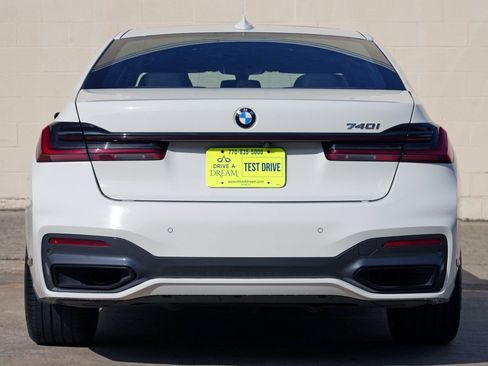 Used 2022 BMW 740i w/ M Sport Package RWD image 11