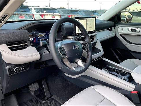 New 2025 Ford Explorer Active w/ Active Comfort Package image 5