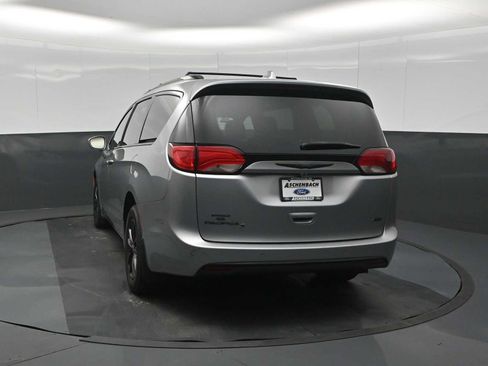 Used 2020 Chrysler Pacifica Touring-L w/ Advanced Safetytec Group AWD/4WD image 6