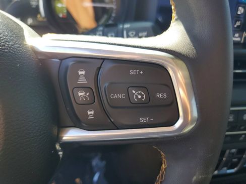 Used 2024 Jeep Wrangler Unlimited Sahara AWD/4WD image 27