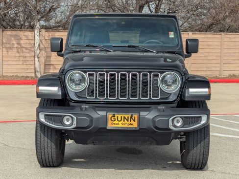 Used 2025 Jeep Wrangler Sahara image 9