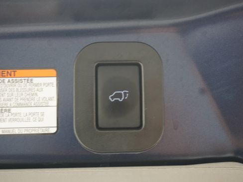 Used 2020 Toyota Sienna XLE w/ XLE Navigation Package FWD image 31