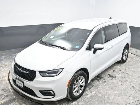 Used 2023 Chrysler Pacifica Touring-L image 23