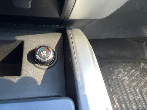 Used 2017 Nissan Titan PRO-4X w/ Pro-4x Convenience Package image 27