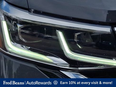 Certified 2022 Volkswagen Taos SEL AWD/4WD image 12