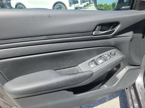 Used 2024 Nissan Altima 2.5 S FWD image 15