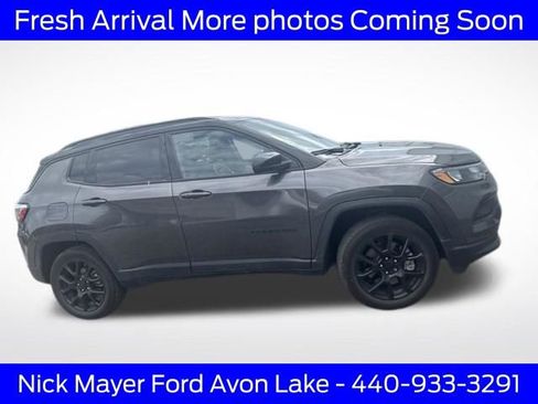 Used 2023 Jeep Compass Latitude AWD/4WD image 3