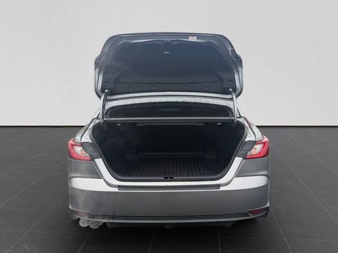 Used 2025 Toyota Camry SE w/ Convenience Package image 19