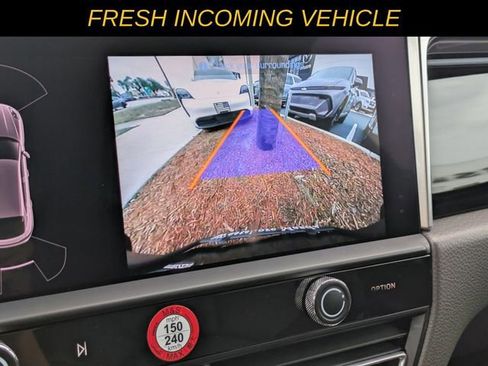 Used 2024 Porsche Macan image 17