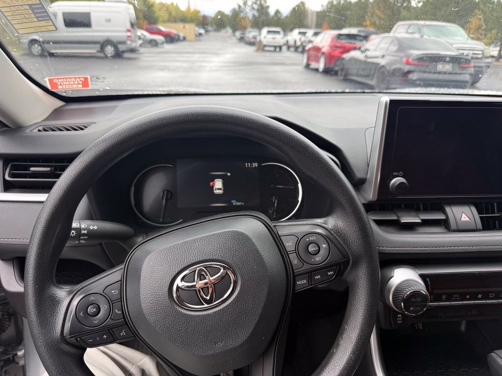 Used 2025 Toyota RAV4 XLE AWD/4WD image 24