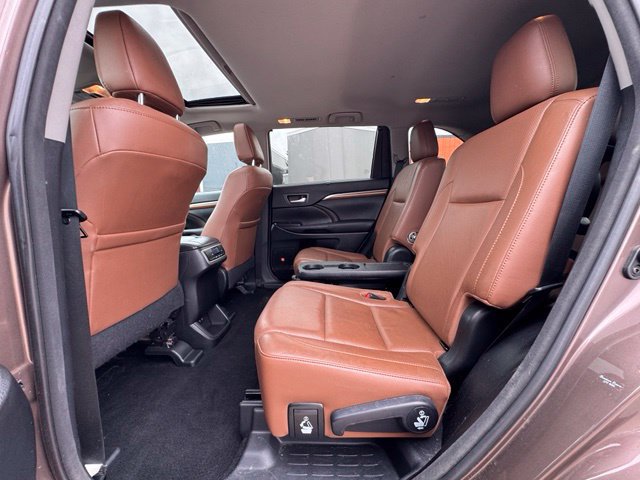 Used 2017 Toyota Highlander Limited AWD/4WD image 13