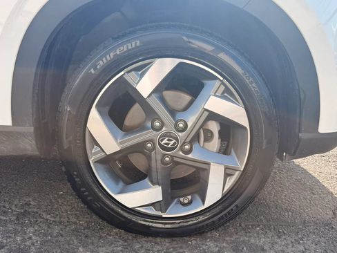 Used 2025 Hyundai Venue SEL FWD image 28
