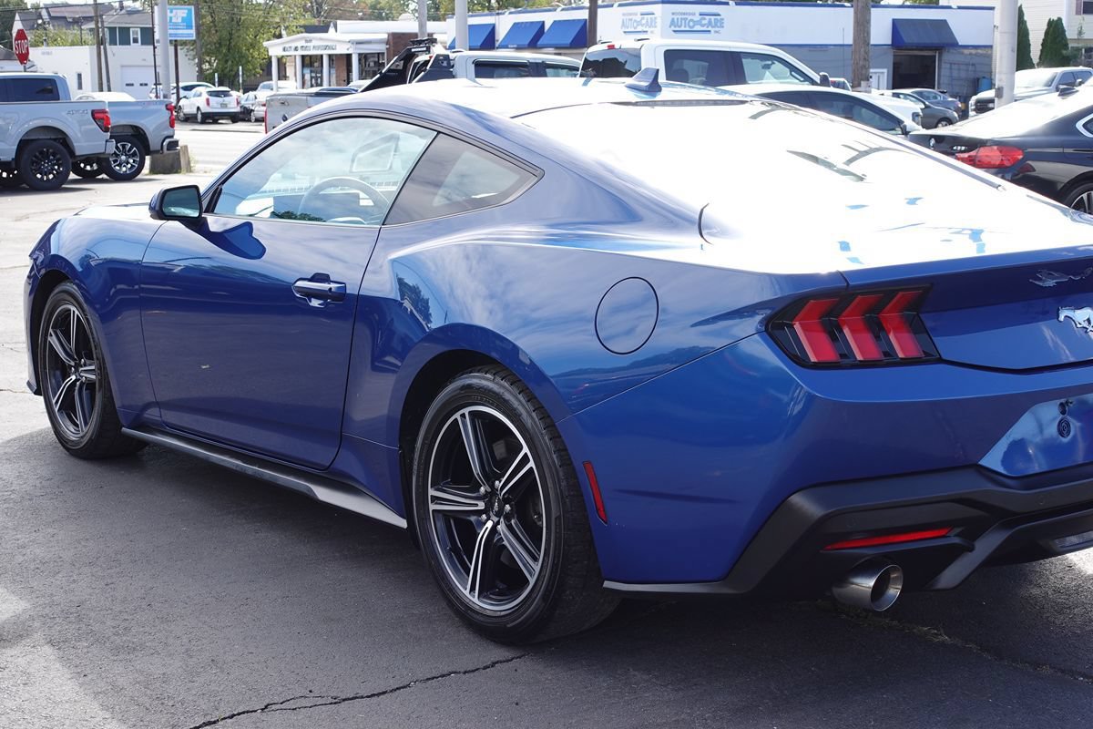 Used 2024 Ford Mustang Coupe RWD image 9