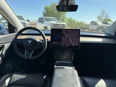 Used 2022 Tesla Model Y Long Range AWD/4WD image 24