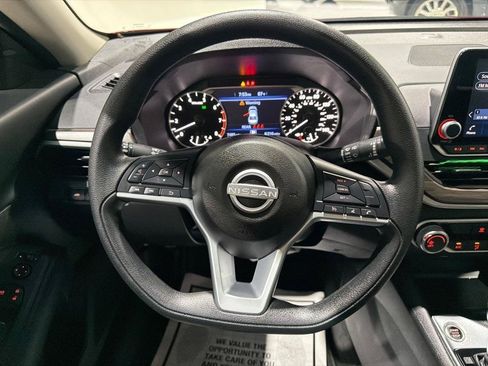 Used 2025 Nissan Altima 2.5 SV FWD image 23