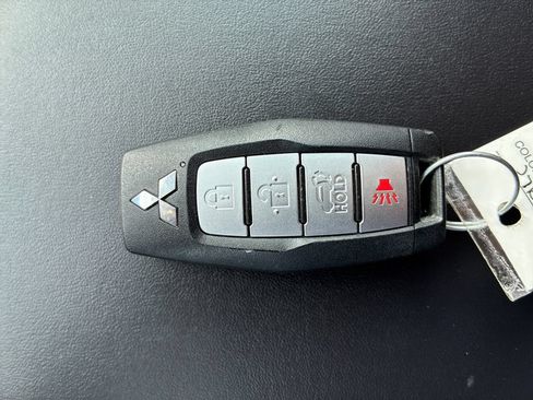 Used 2024 Mitsubishi Outlander SEL AWD/4WD image 36