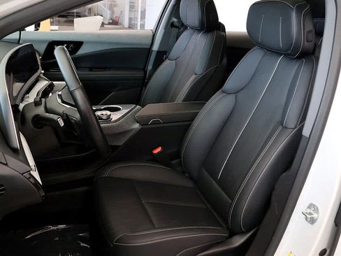Used 2025 Cadillac Optiq Luxury 2 w/ LPO, Floor Liner Package AWD/4WD image 8