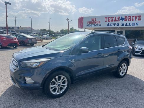 Used 2018 Ford Escape SE w/ SE Sync 3 Package FWD image 4