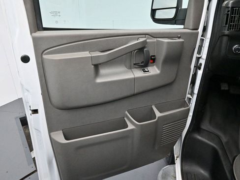 Used 2022 Chevrolet Express 2500 w/ Driver Convenience Package image 12