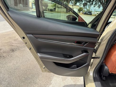 Used 2024 MAZDA MAZDA3 s image 18