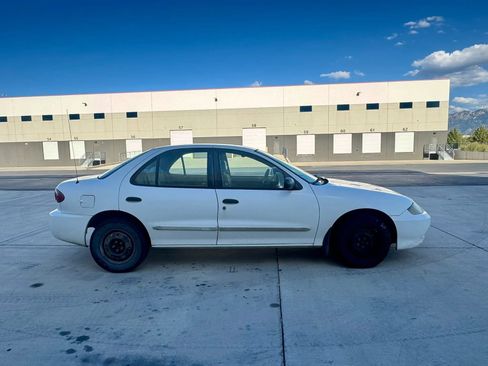 Used 2003 Chevrolet Cavalier Sedan w/ Preferred Equipment Group FWD image 6