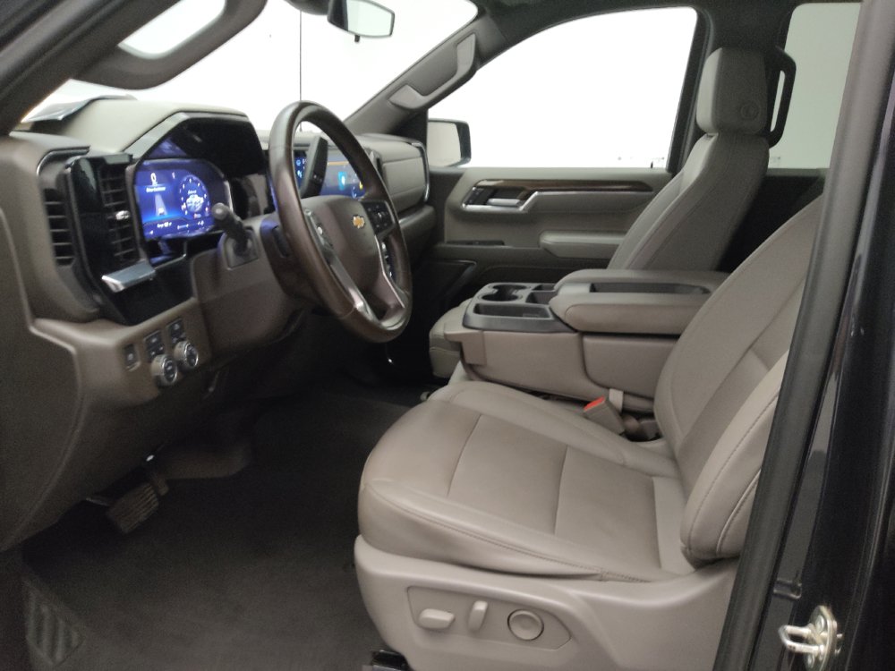 Used 2024 Chevrolet Silverado 1500 LT w/ Leather Package AWD/4WD image 17