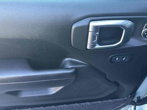 Used 2024 Jeep Wrangler Unlimited Rubicon 4xe image 17