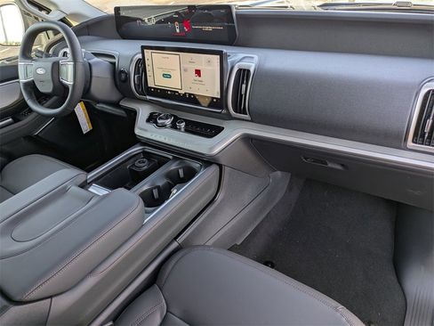 New 2025 Ford Expedition Max Active image 23