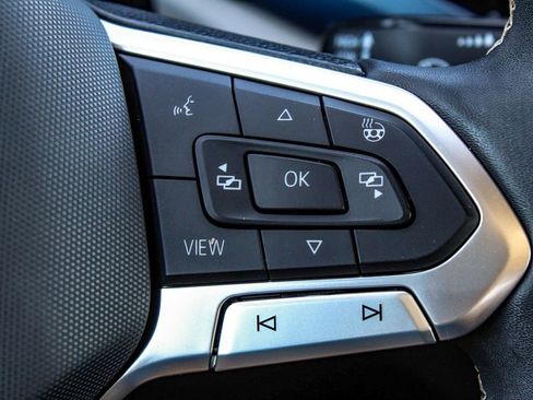 Used 2023 Volkswagen Taos SE w/ Panoramic Sunroof Package image 27