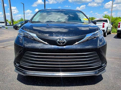 Used 2026 Toyota Sienna XLE FWD image 14