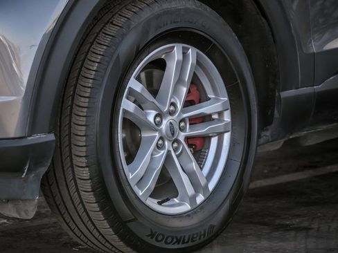 Used 2021 Ford Explorer XLT w/ Equipment Group 202A image 4